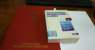 Осъдиха румънеца, предложил подкуп на полицаи, за да не го санкционират за шофиране след употреба на алкохол Осъдиха румънеца, предложил подкуп на полицаи, за да не го санкционират за шофиране след употреба на алкохол