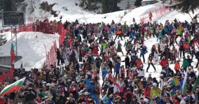 Стотици българи отбелязаха 3-ти март със ски спускане в Пампороворо Стотици българи отбелязаха 3-ти март със ски спускане в Пампороворо