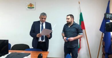 Областният управител връчи печата на председателя на РИК-Смолян