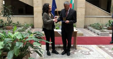 Хора на духа, просветата и културата получиха признание от областния управител на Смолян Хора на духа, просветата и културата получиха признание от областния управител на Смолян