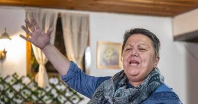 Примата на родопския хумор Веселина Бабаджанкова отбелязва 50 години на сцена