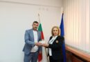 Заместник областният управител инж. Владимир Сертов връчи печата на Районна избирателна комисия – Смолян